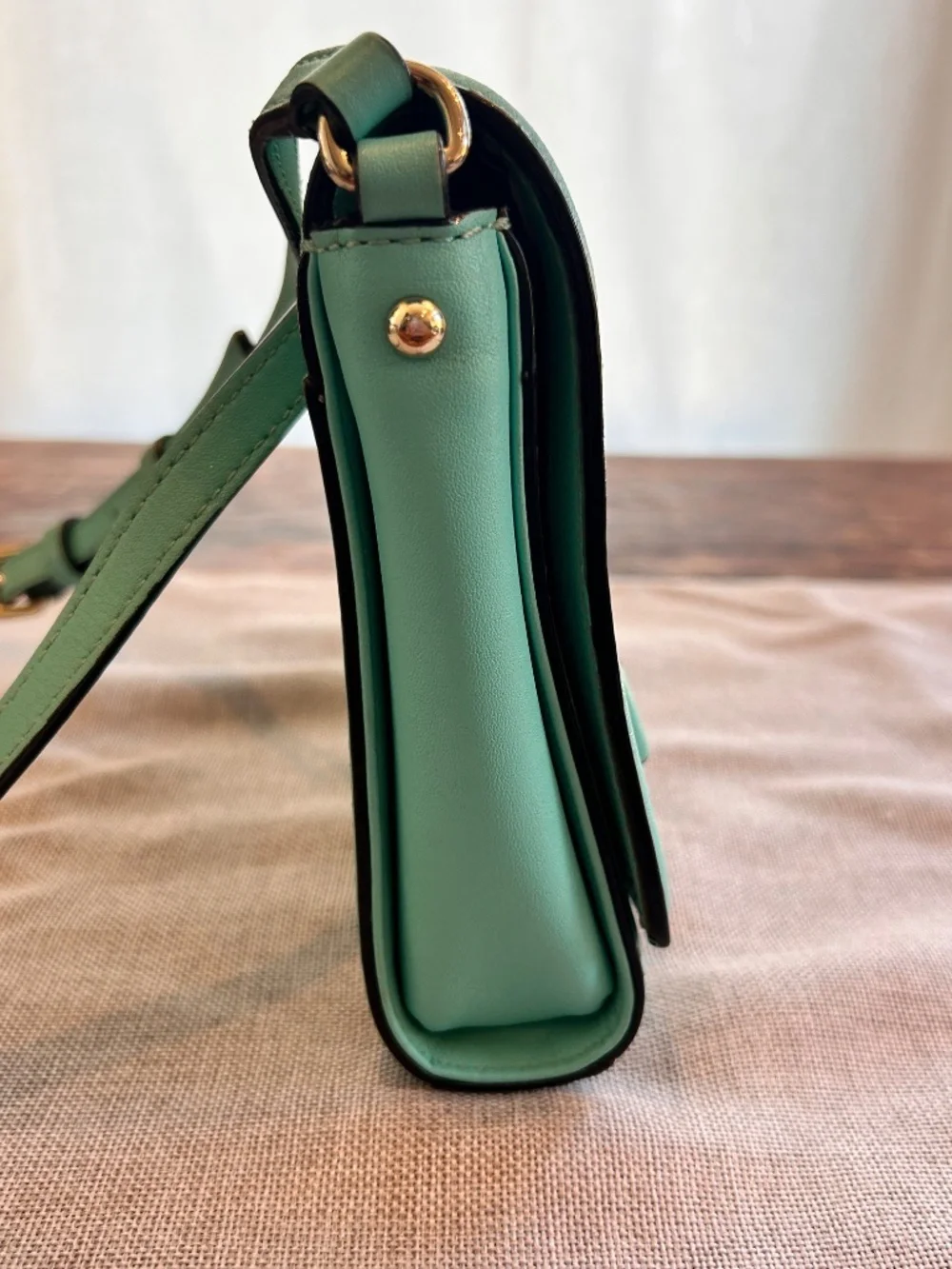 Eye Catching Kate Spade Crossbody Purse